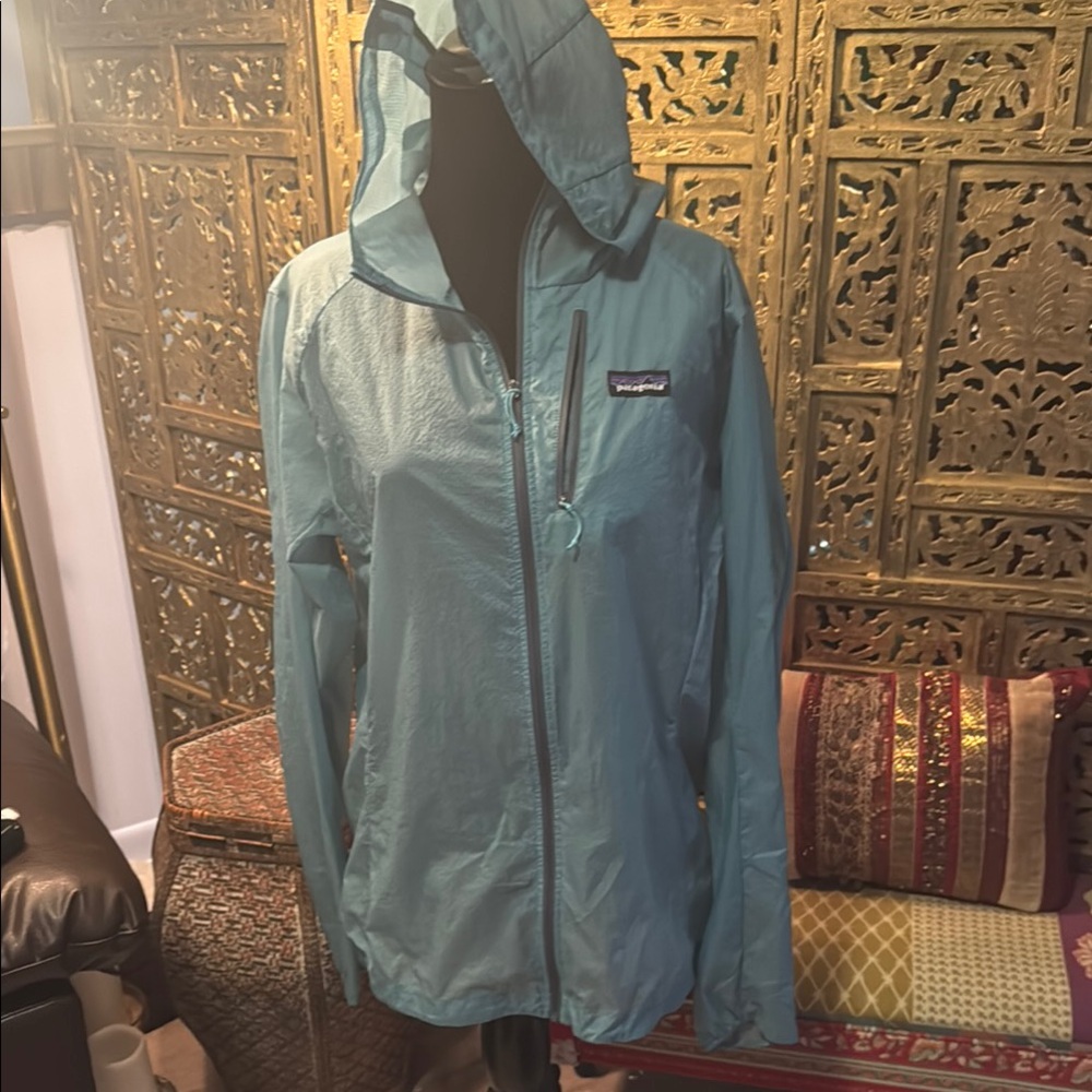Patagonia wind breaker size large light aqua blue waist adjustable (unisex)